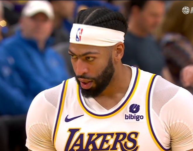 浓眉哥在老鹰比赛中出色防守，战术调整引发热议！全场沸腾不已的简单介绍-九游娱乐APP